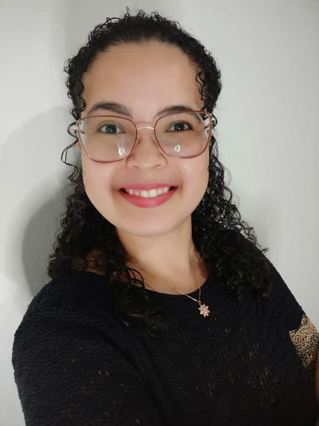 Camila Alvarenga