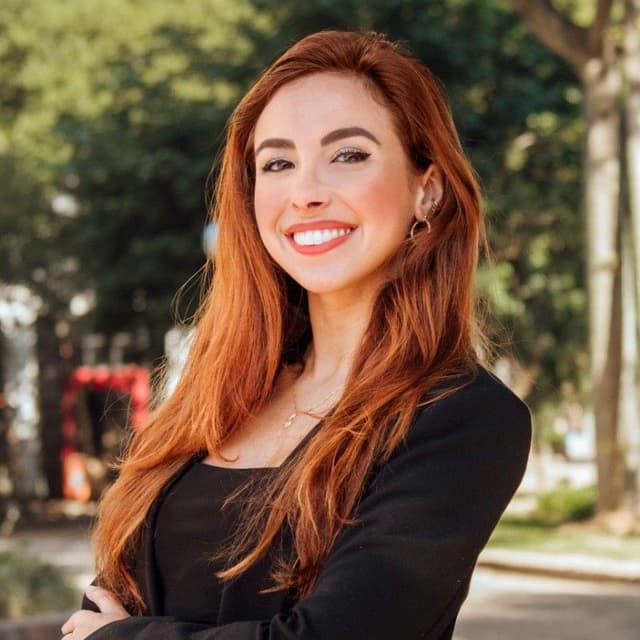 Cecília Oliveira