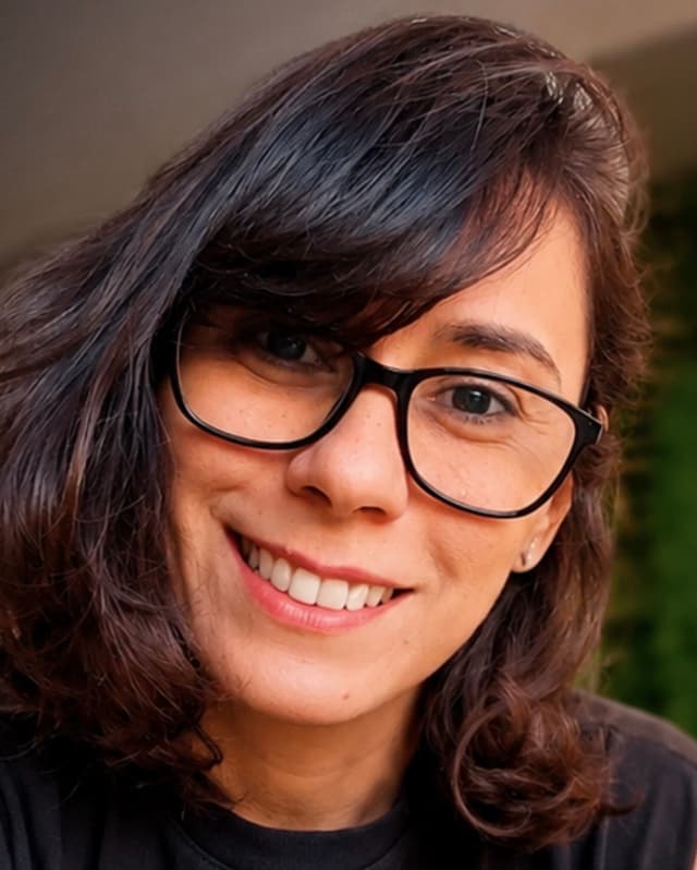 Elaine Luzia de Jesus Teixeira 
